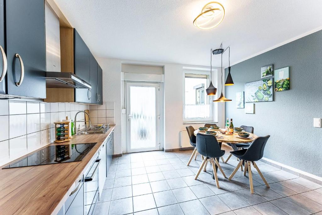 Große Terassen-Wohnung mit Grill, Playstation 5, Billardtisch und Massagesessel photo 4