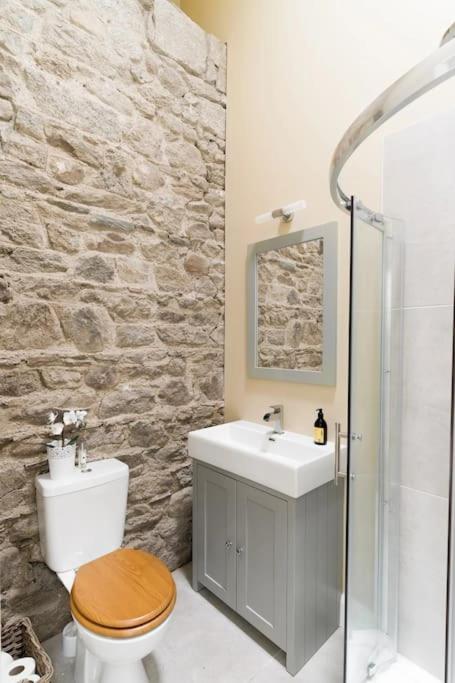 Stunning Granite Barn Conversion photo 1