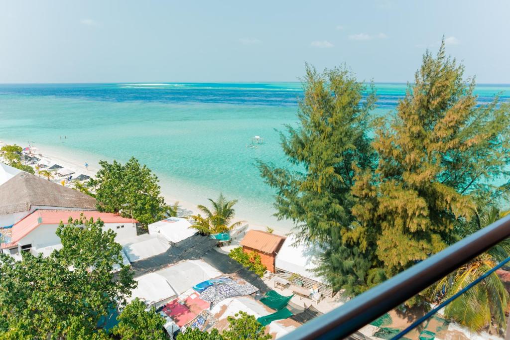 AIMI Beach Hotel photo 2