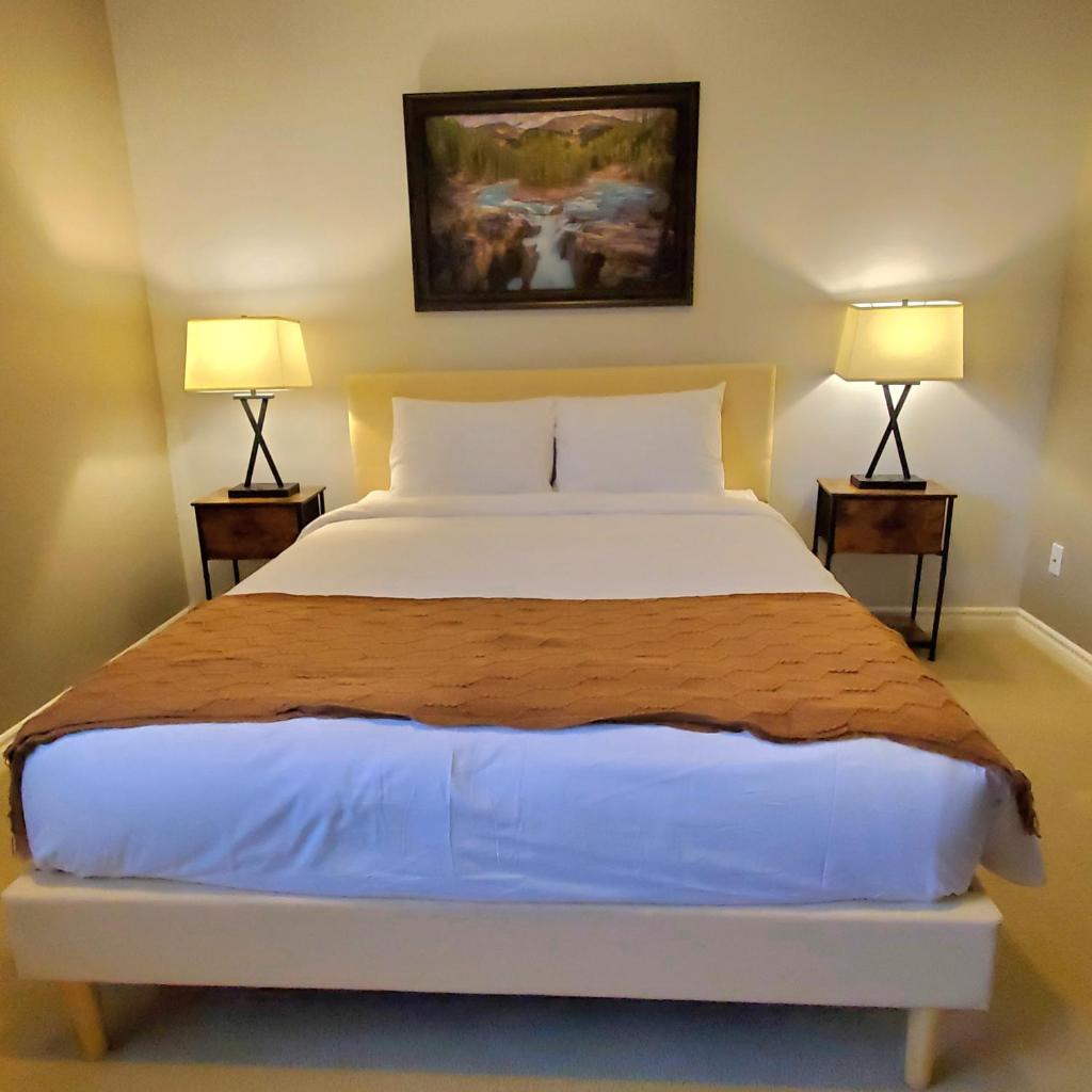 Private suite with AC Near Cultus Lake and Heritage Park photo 3