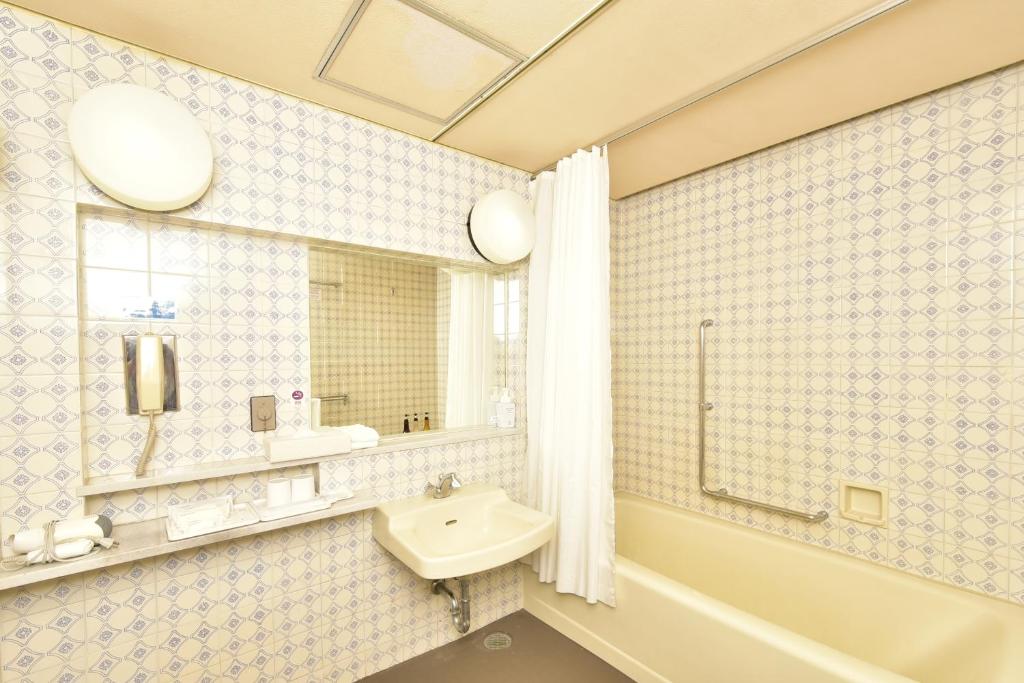 Shimoda Prince Hotel - Tap to explore photos