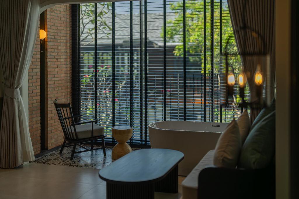 Shamrock Chiangmai Hotel - Adults Only - Tap to explore photos