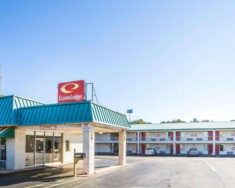 Econo Lodge Mc Donough image