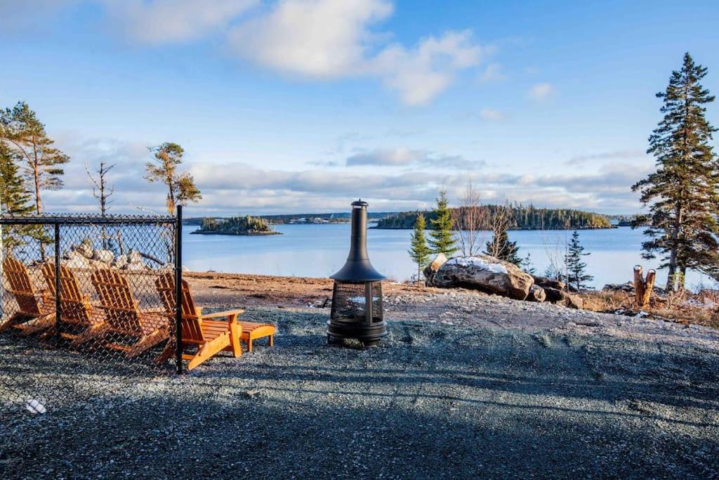 New English Point Oceanfront Living With Hot Tub photo 3