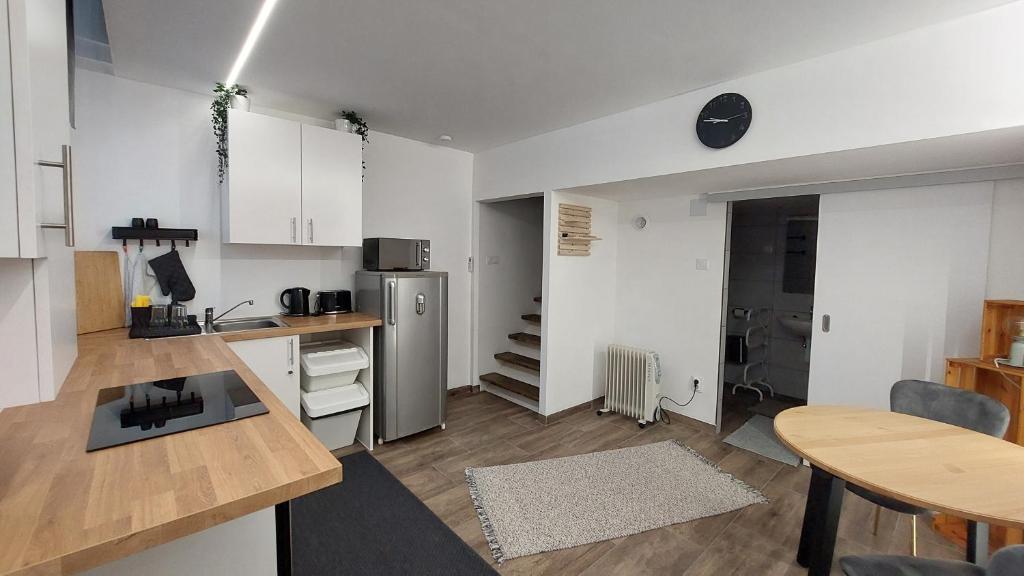 Headroom Apartment Room Type - Studio