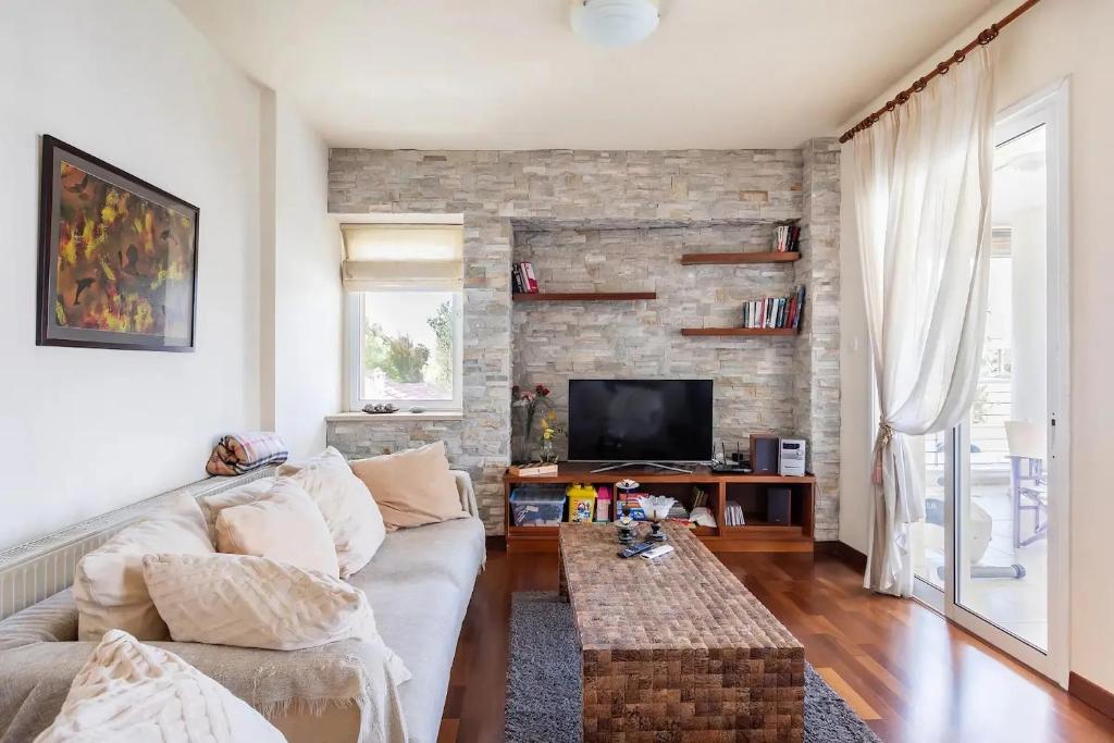 Warm Residence in the heart of the City Center - Balcony & view