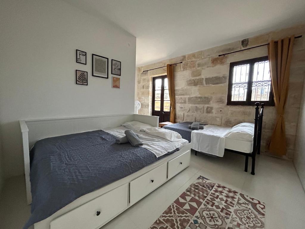 Traditional House of Character with Terrace - Central, Cozy & Calm photo 2