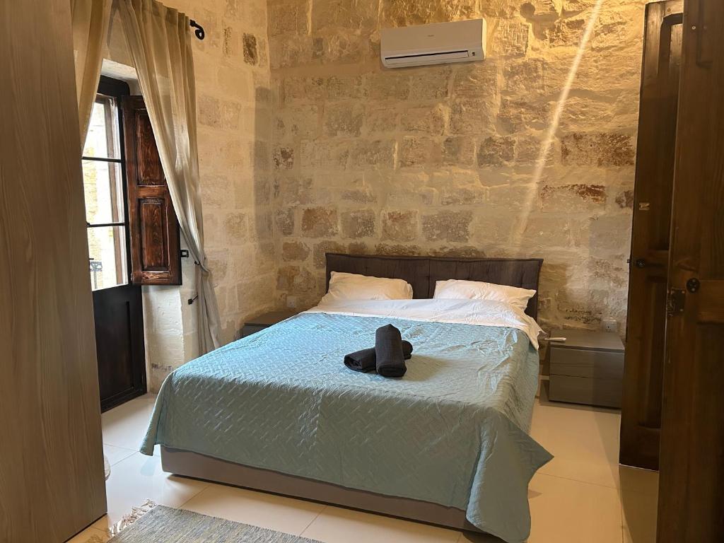 Traditional House of Character with Terrace - Central, Cozy & Calm photo 1