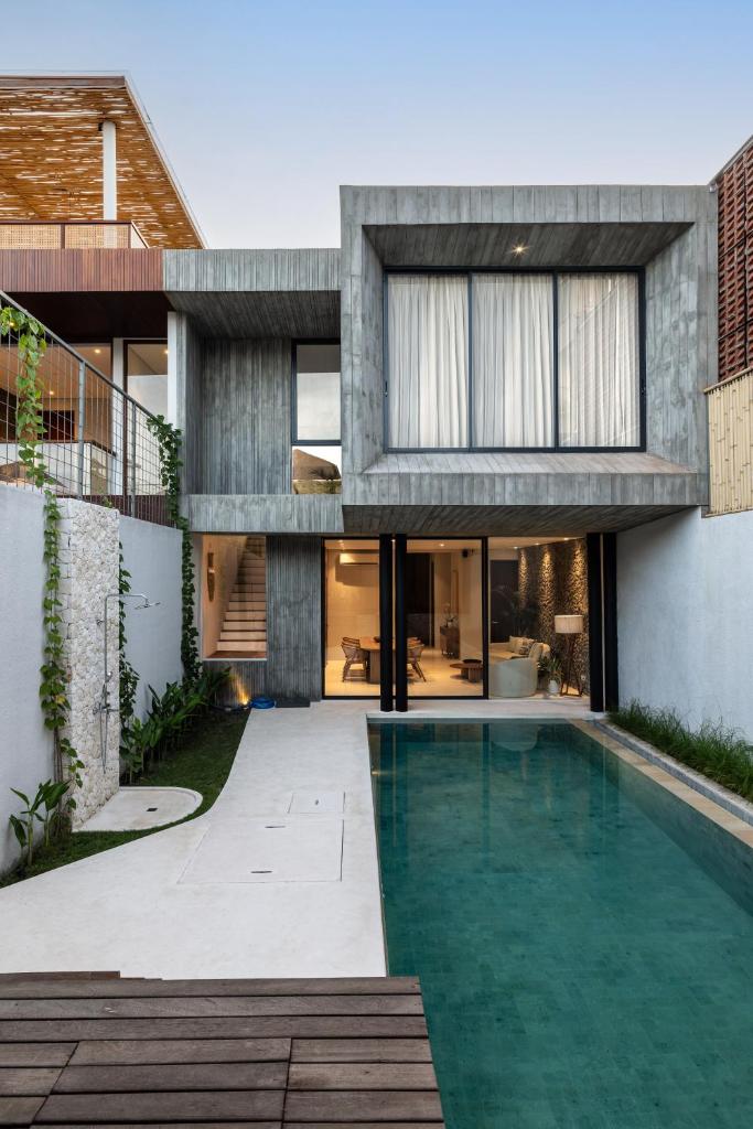 AMR Echo Beach Villa's Canggu