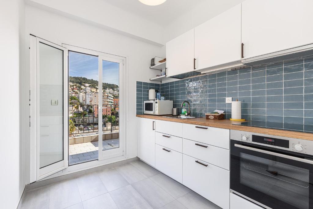 Extraordinary View on Port and Castle Hill - 1 Bdr & Parking photo 4