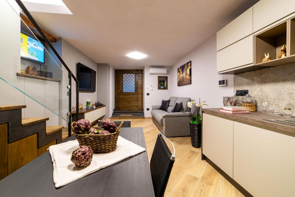 Suite 012 photo 1