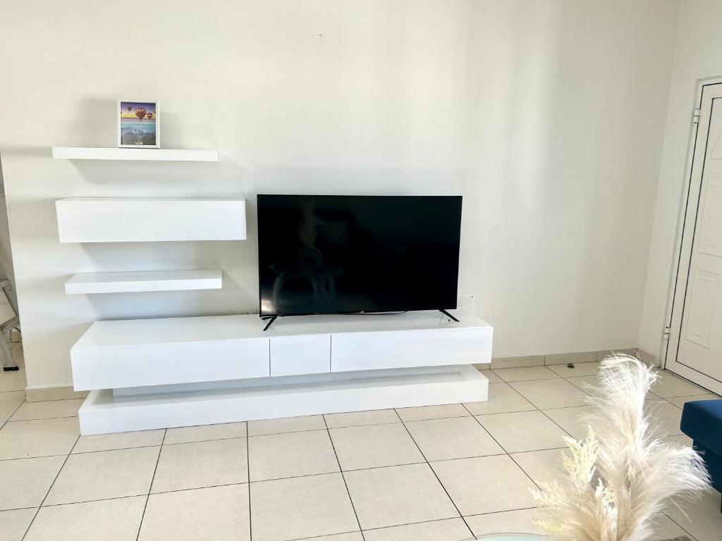 Luxury Simpson bay condo photo 3