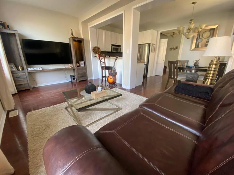 3BDR House in Oakville, Luxury, Style & Comfort photo 1
