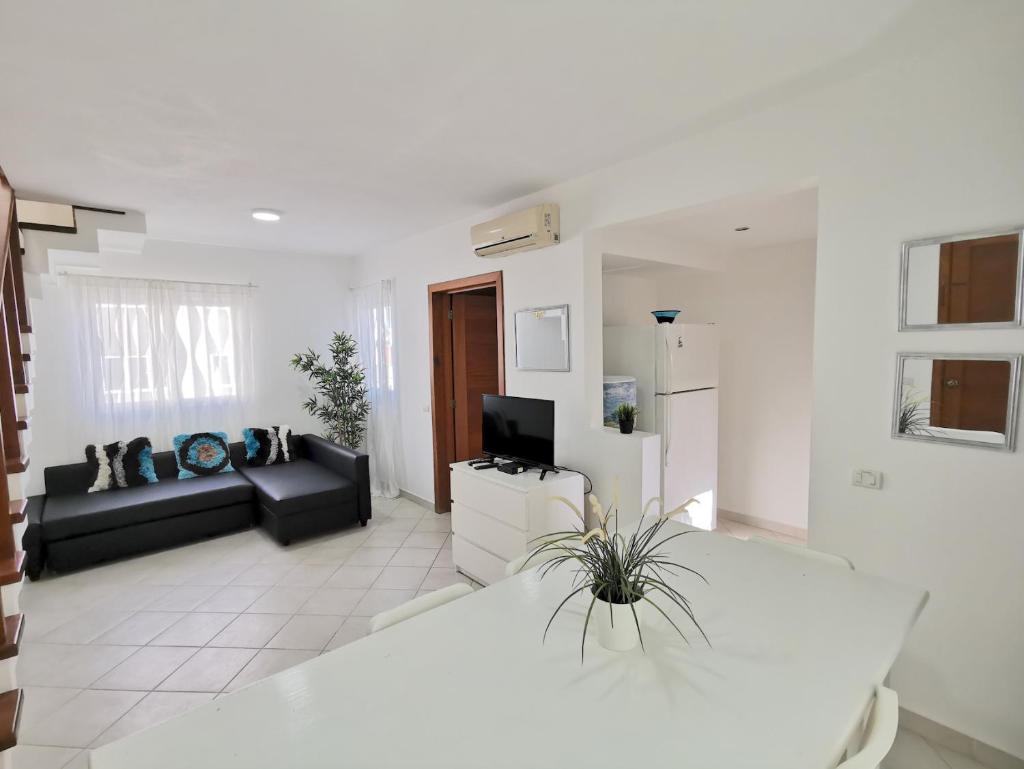 Condo with pool access photo 4
