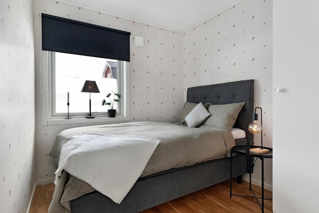 Guestly Homes - Homely 2BR Apartment with 3 Beds photo 1