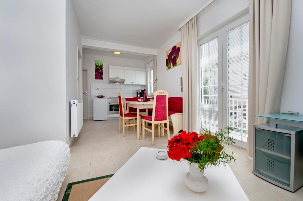 Apartments and Room Marko