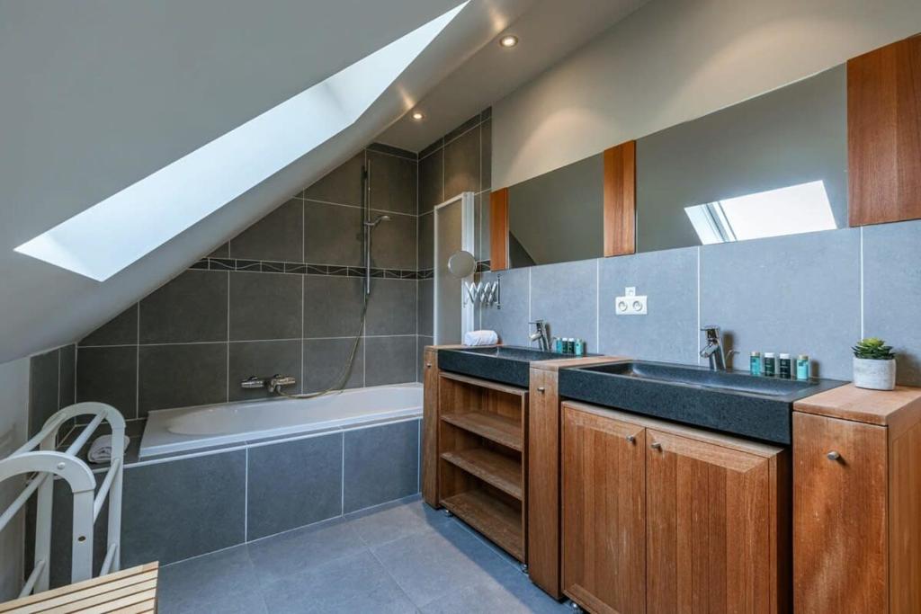 Rustic family holiday home for up to 8 people located in the green of the countryside photo 2