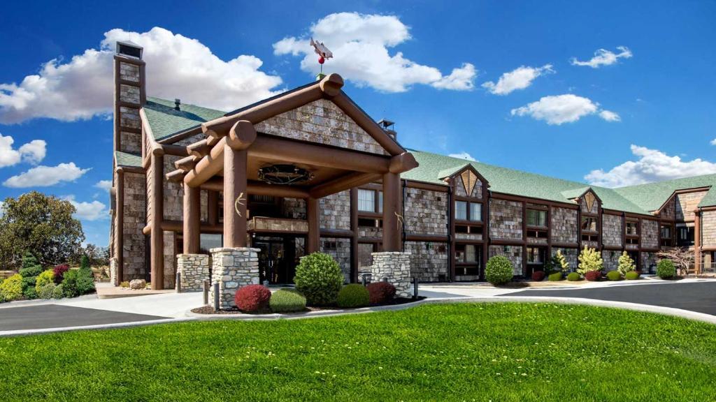 Bass Pro Shops Angler's Lodge image