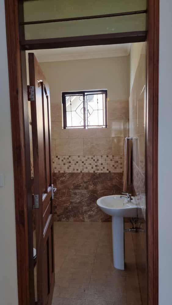 Maisha Apartment photo 2