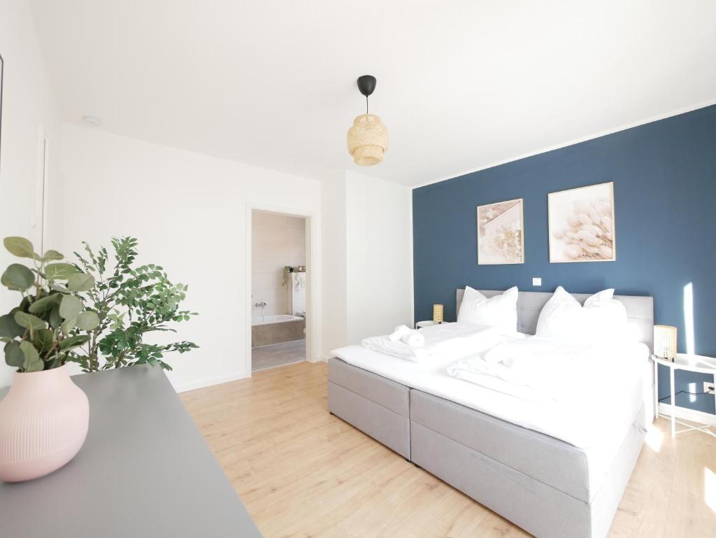 85qm, Parkplatz, zentral, großer Balkon, 2 Bäder photo 1