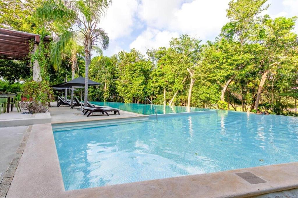 Private Terrace with Plunge Pool l Sat TV l Beach Access