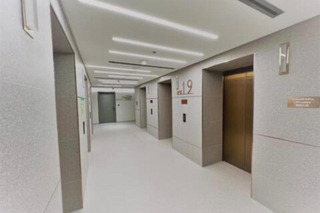 Modern Apartment close to Burj Khalifa photo 2