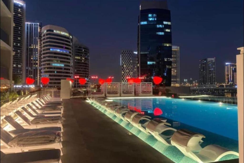 Modern Apartment close to Burj Khalifa photo 1