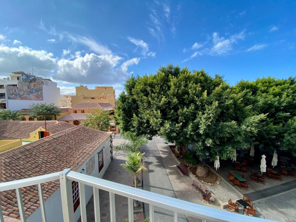 VISTA PLAZA - Exceptional Location photo 2