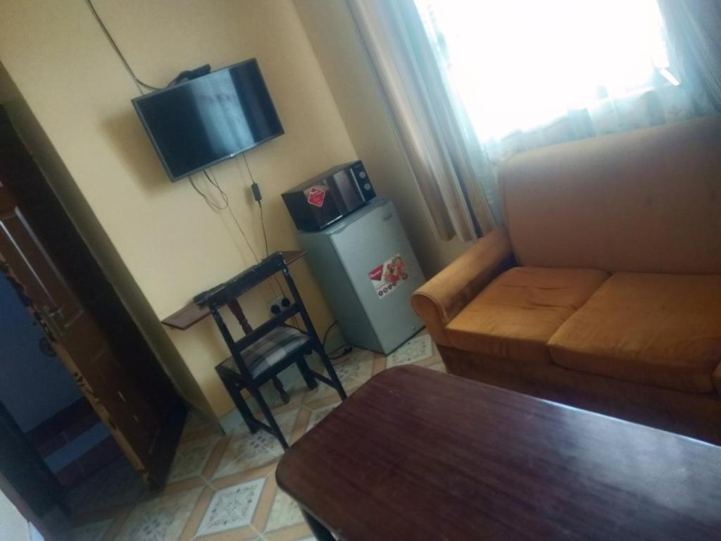 Riversand 2nd floor private suite with lake views,WI FI & balcony