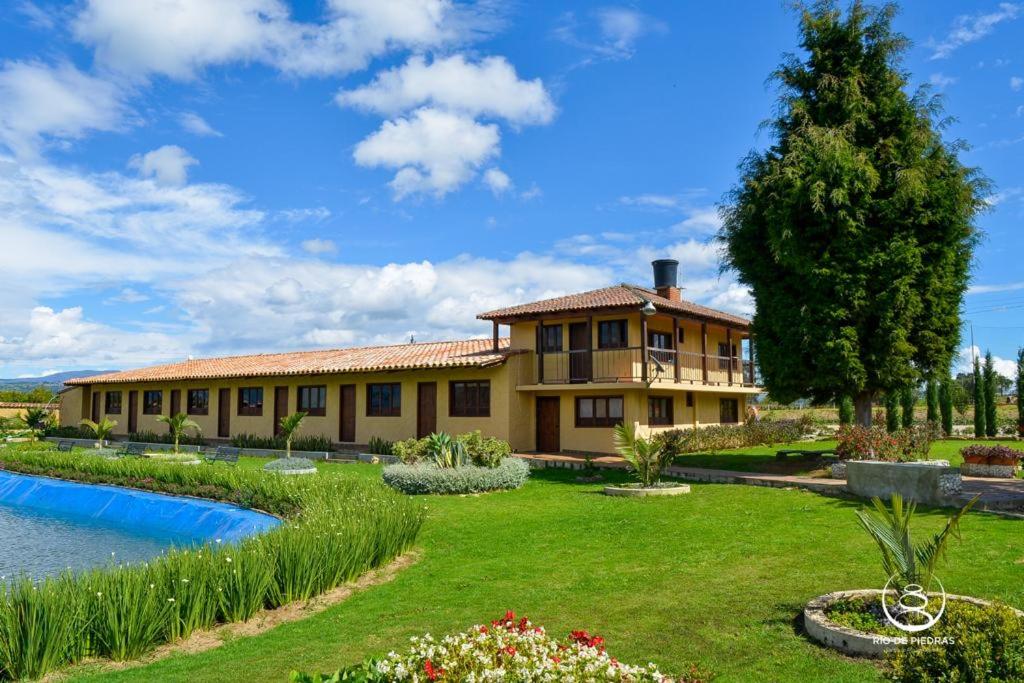 Hotel rio de piedras