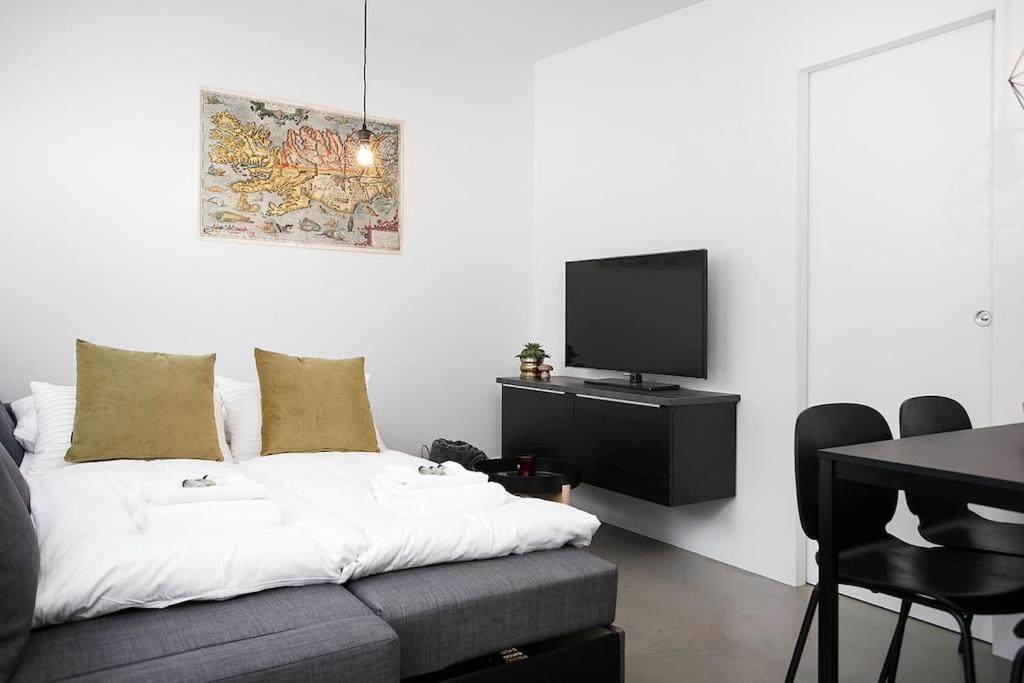 Cozy downtown apartment photo 1