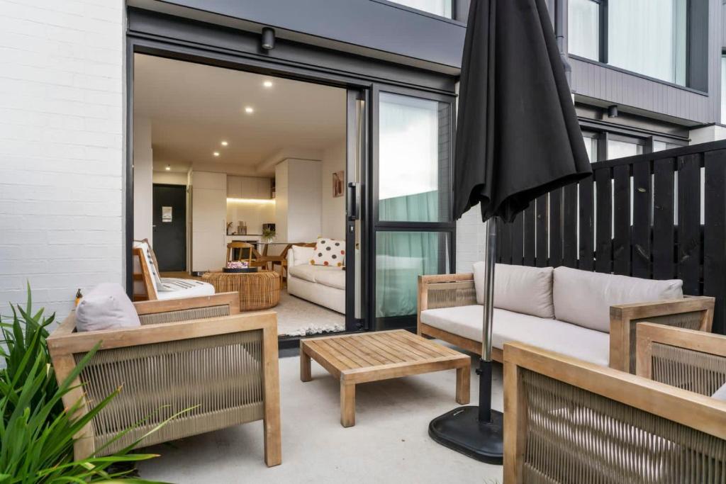 Wanaka Riverside serviced apartments by BCR Stays photo 1