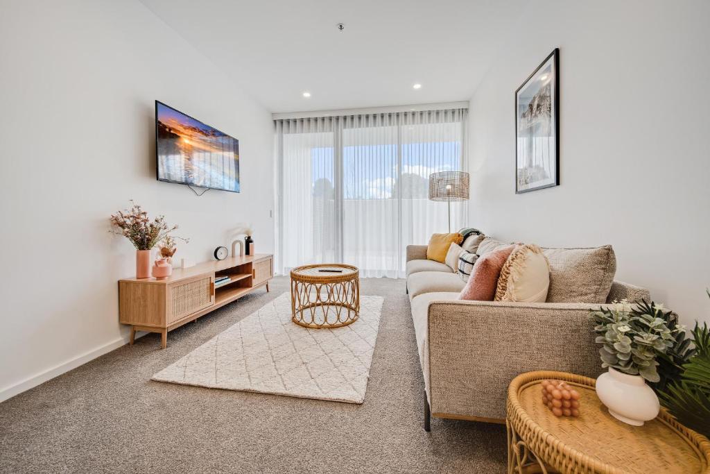 Comfy 1-Bed Apt with Courtyard, Gym, BBQ & Parking