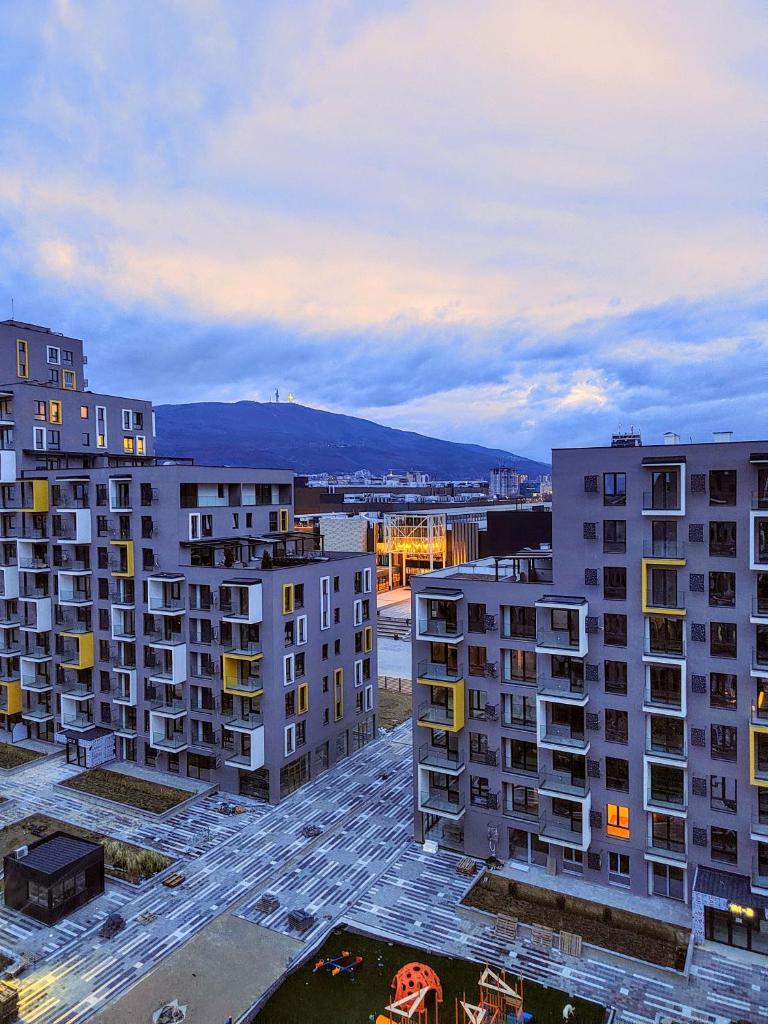 East gate living Nderim