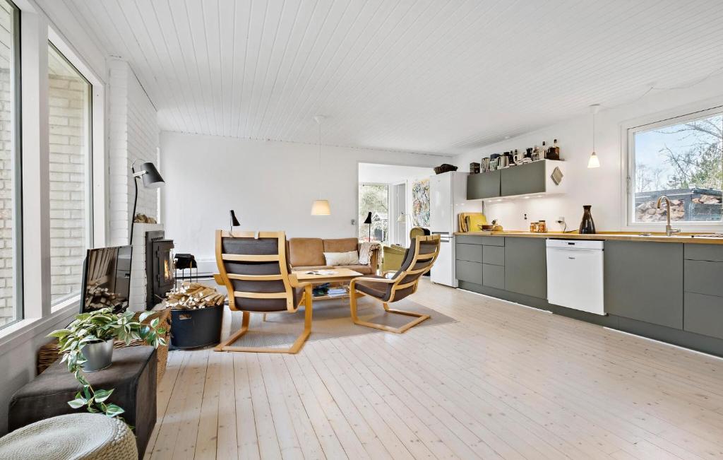 Nice Home In Sjllands Odde With Wifi photo 4