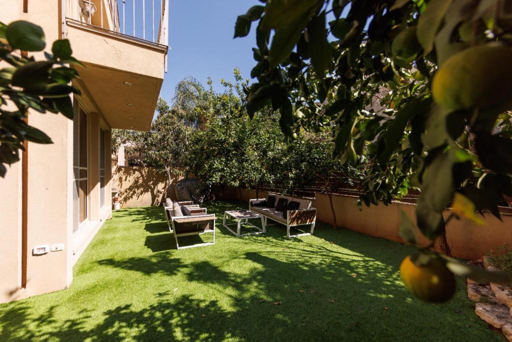 Large house with a Great Deal ! photo 2
