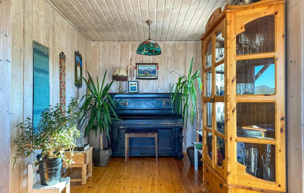 Awesome Home In Stavang With Kitchen photo 4