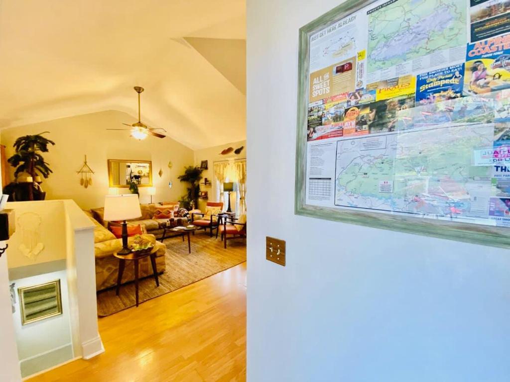 Lodge H - CABIN (Sleeps 12) - #SASQUATCHED photo 4