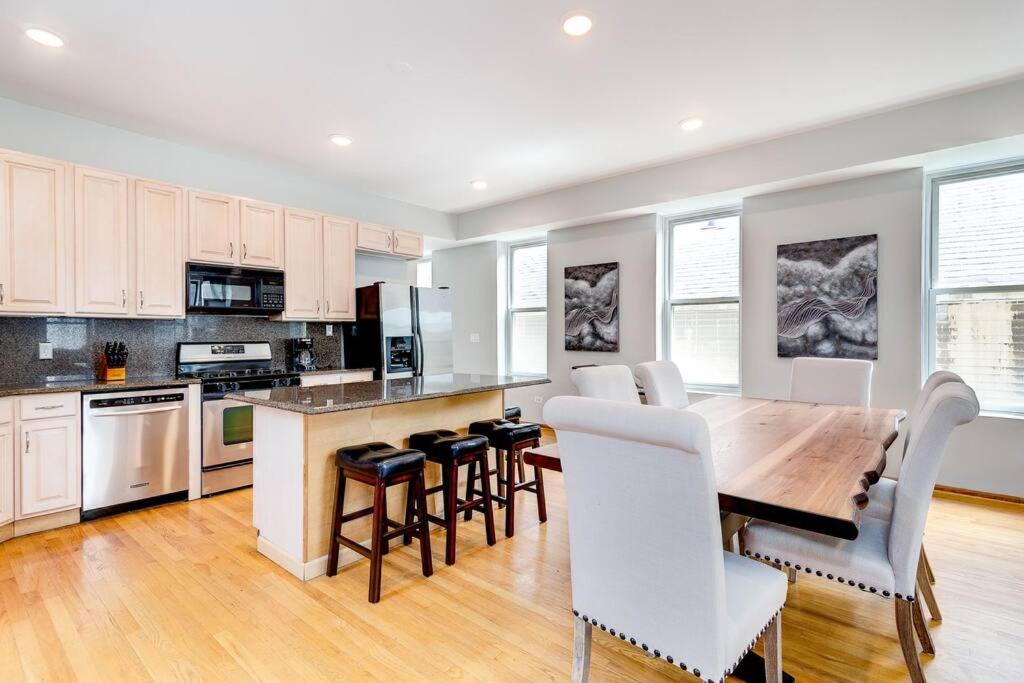 Stunning 2 Floor Penthouse Downtown image