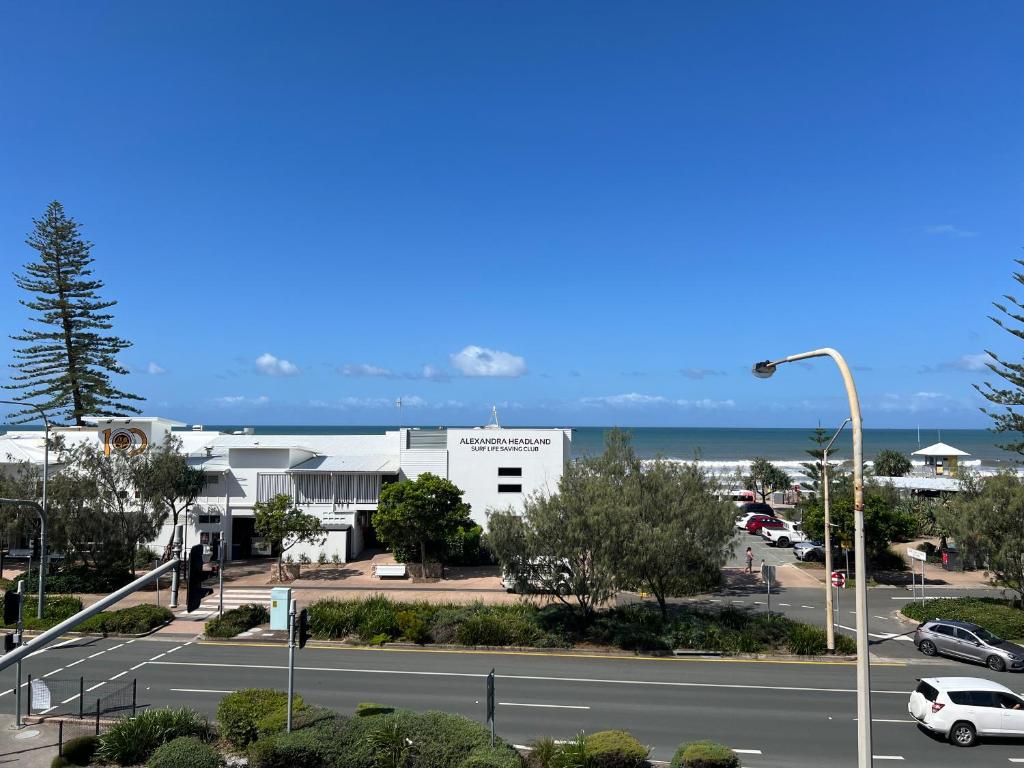 Ocean View - Alexandra Headlands Beachfront Unit photo 4