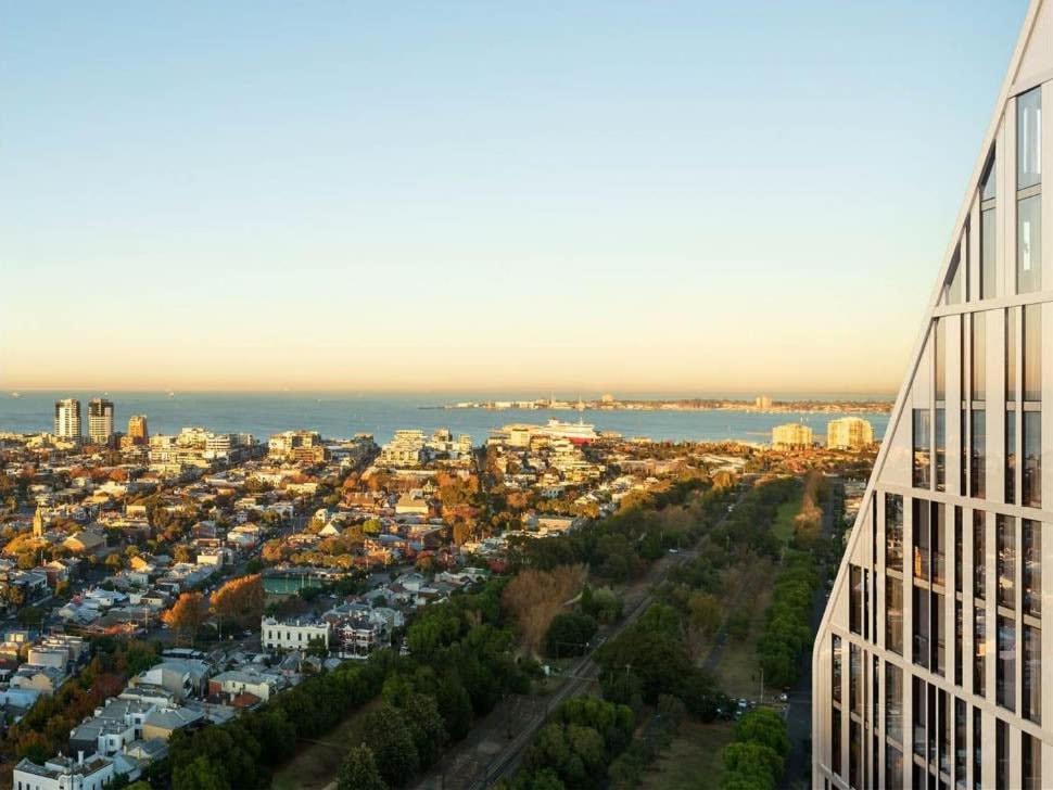Modern 2B APT BayViews*Pool*GYM photo 3