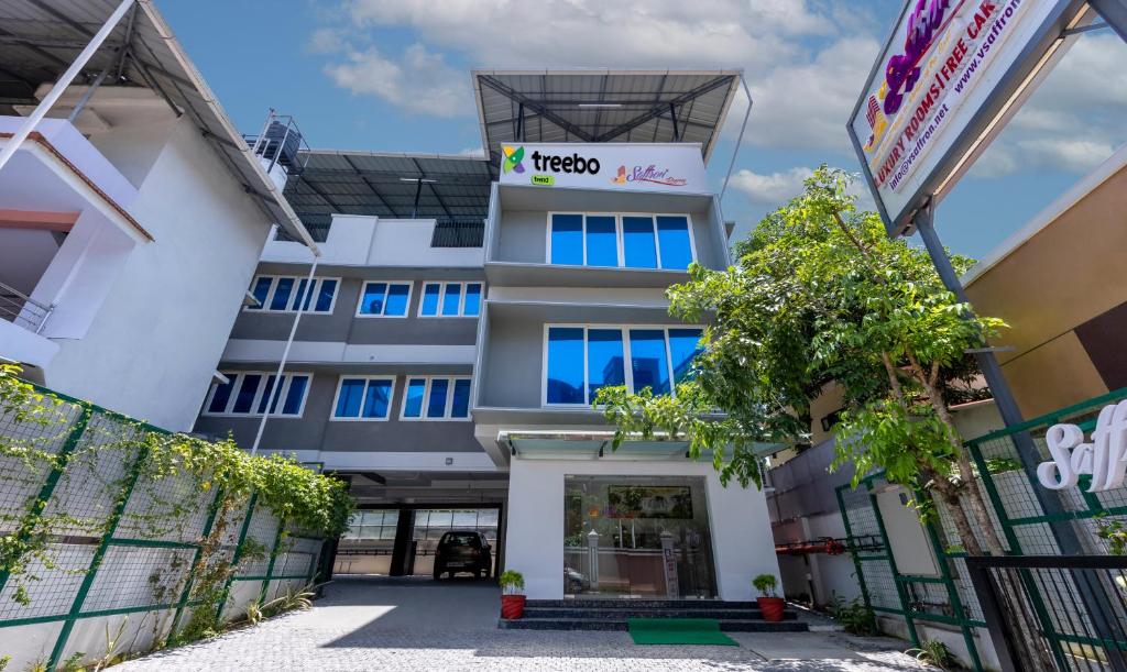 Treebo Trend vSaffron Regency - Punnamada Lake photo 1