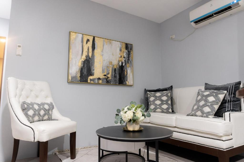 Condo near Calle Crisologo photo 2