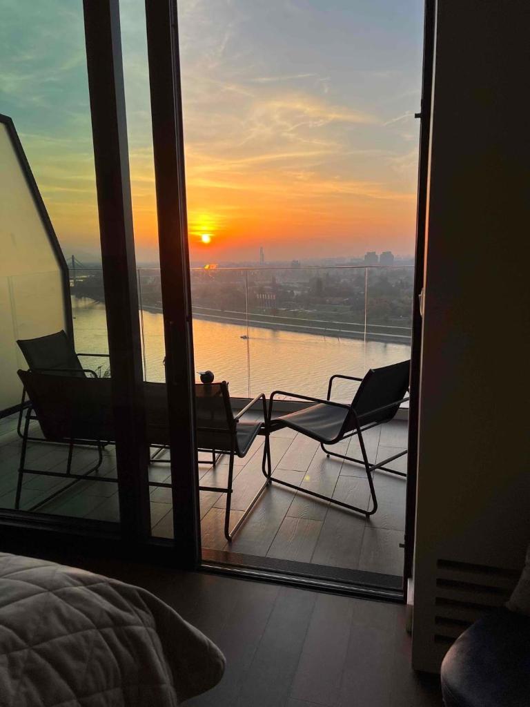 BW TERRACE top floor river view apartments with self check-in