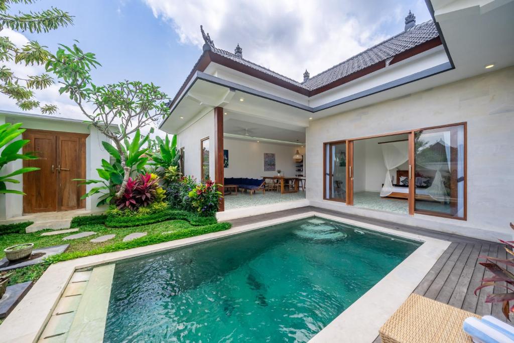 Stylish villa, Ubud, 2 bed,2 bath, central location, pool, private!