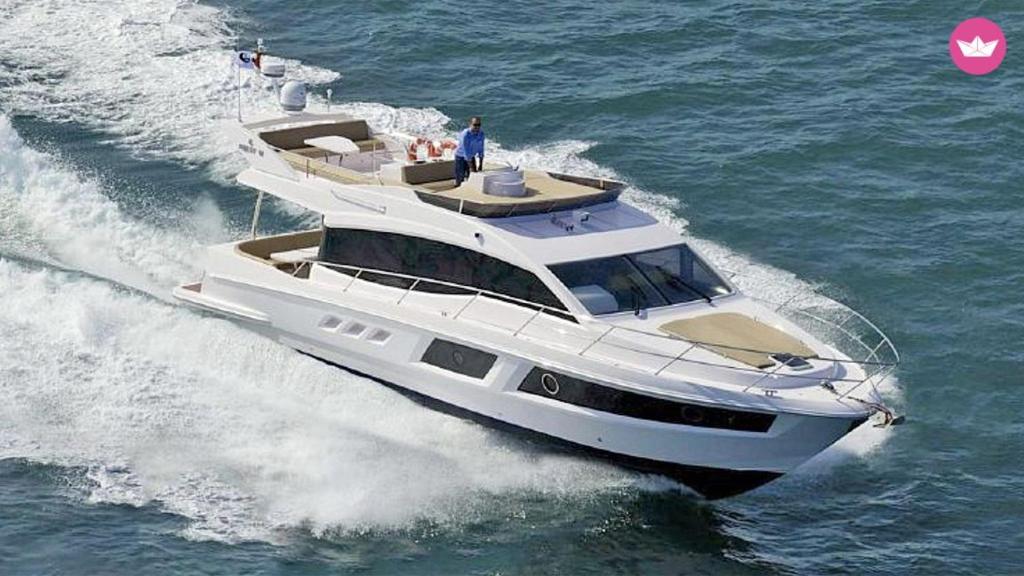 Luxury 2 Bed Boat With Crew