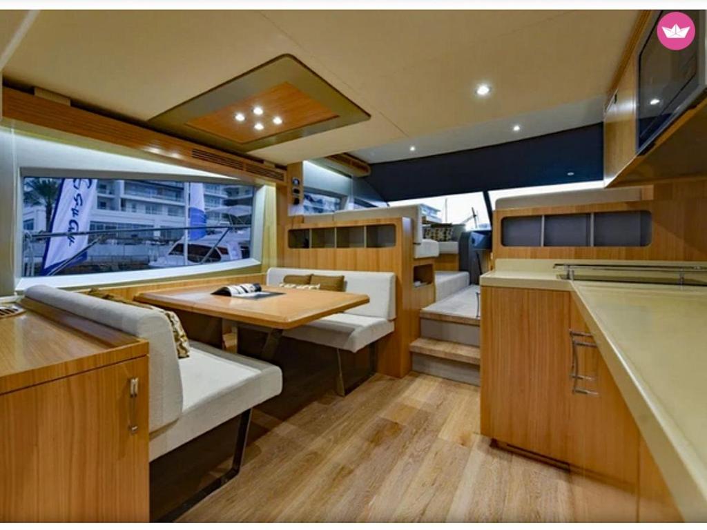 Luxury 2 Bed Boat With Crew photo 3