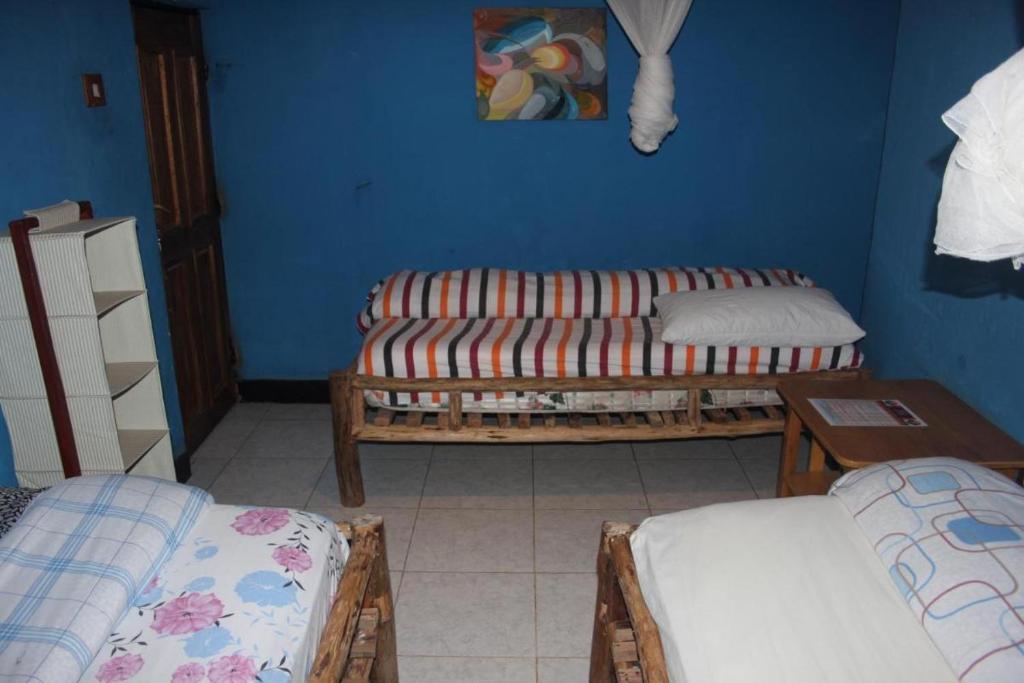 Room in BB - Amahoro Guest House - Triple Room with Shared Bathroom photo 4