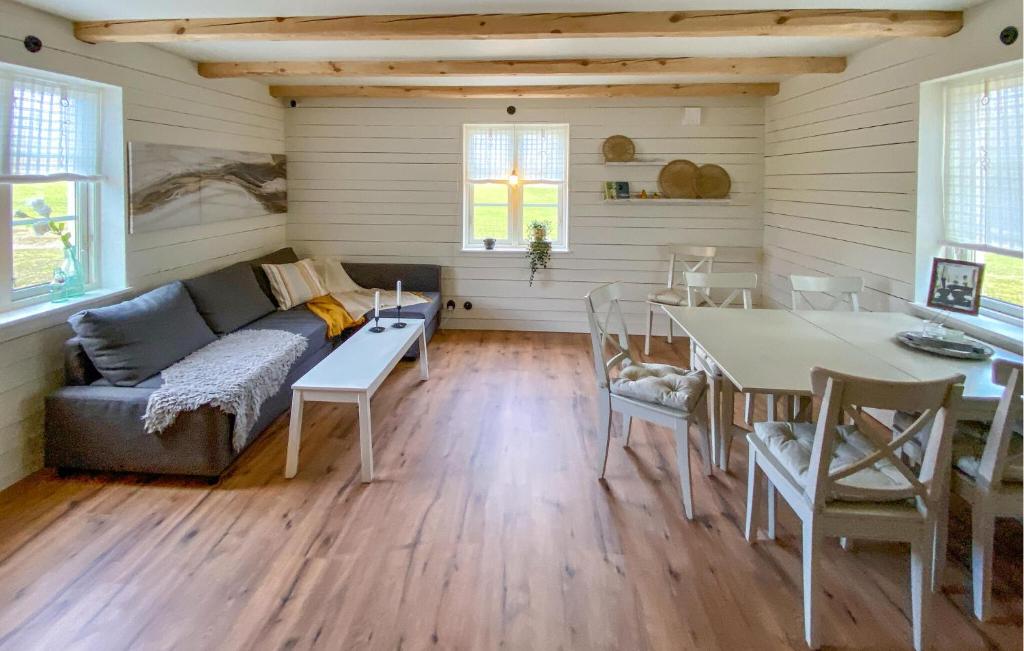Beautiful Home In Habo With Kitchen photo 2