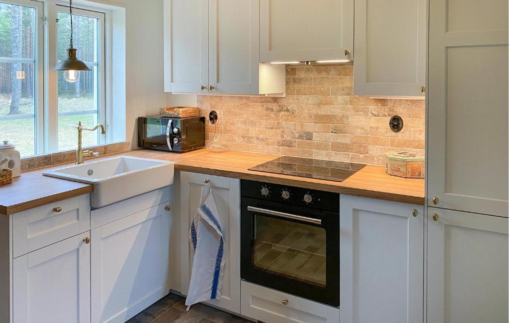 Beautiful Home In Habo With Kitchen photo 3